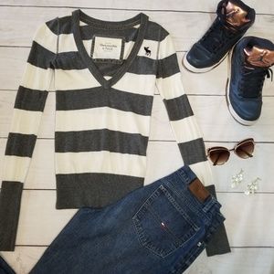 Abercrombie | Long Sleeves V- Neck Light Sweater